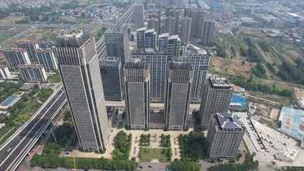 航拍湖北襄阳环球金融城 现代金融地标崛起